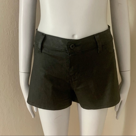 GUESS Waxed Coated 3” Shorts Matte Black Mid-rise Style W22075D4M00 - Picture 14 of 14